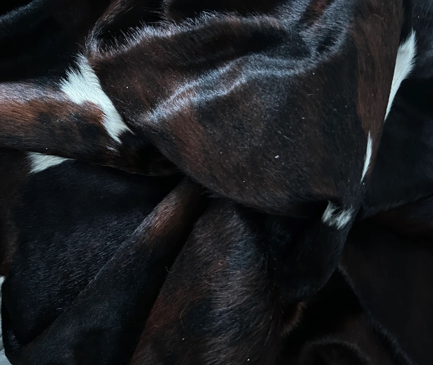 Cowhide Rug  DD507       2.33m x 2.10m (92" x 83")